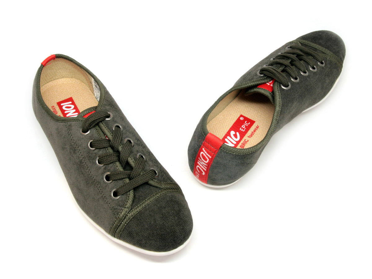 Men&#39;s Runner in Dark Green