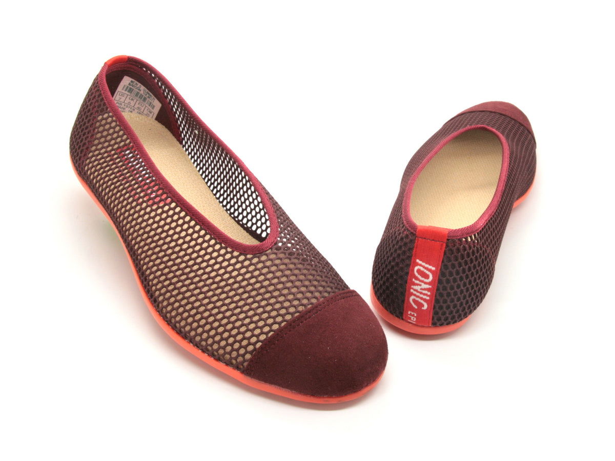 Men&#39;s Summer in Maroon