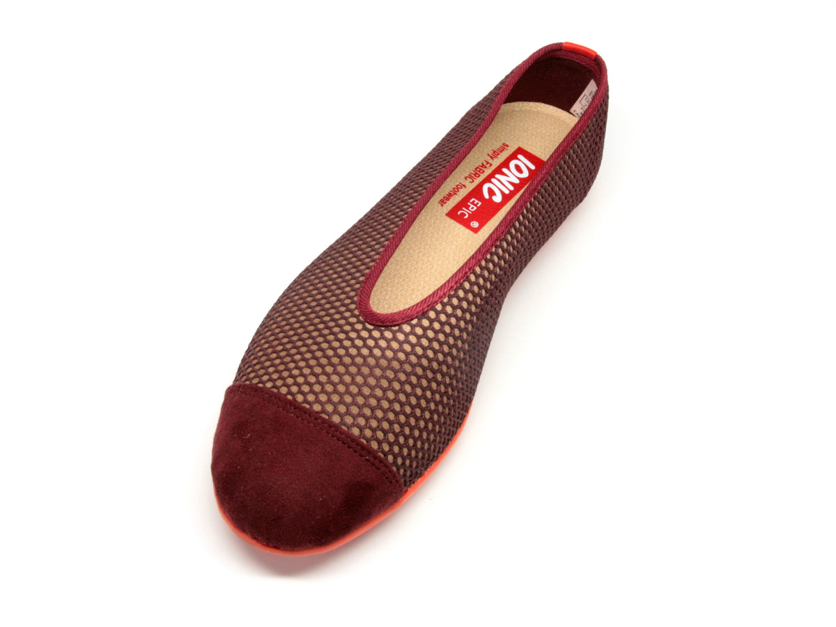 Men&#39;s Summer in Maroon