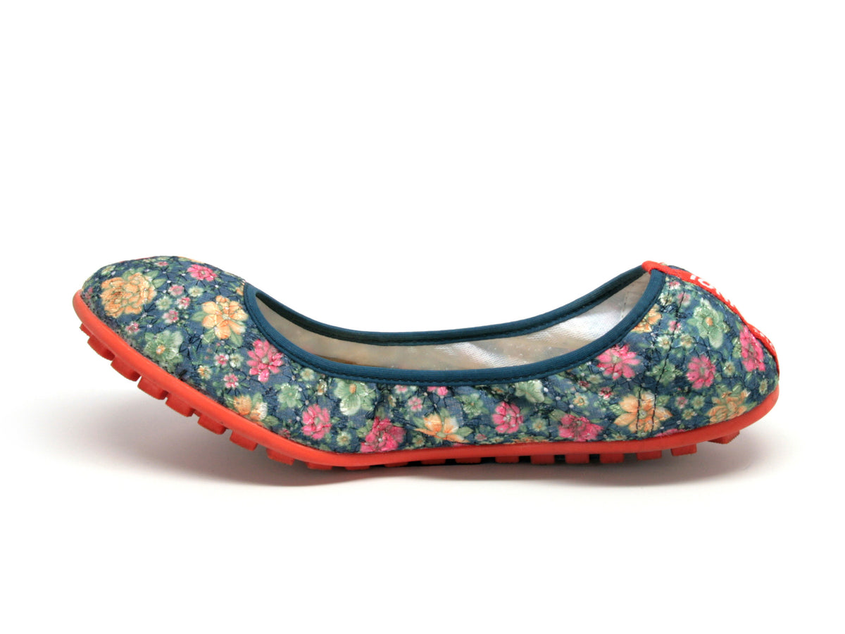 Women&#39;s Ballet in Blue