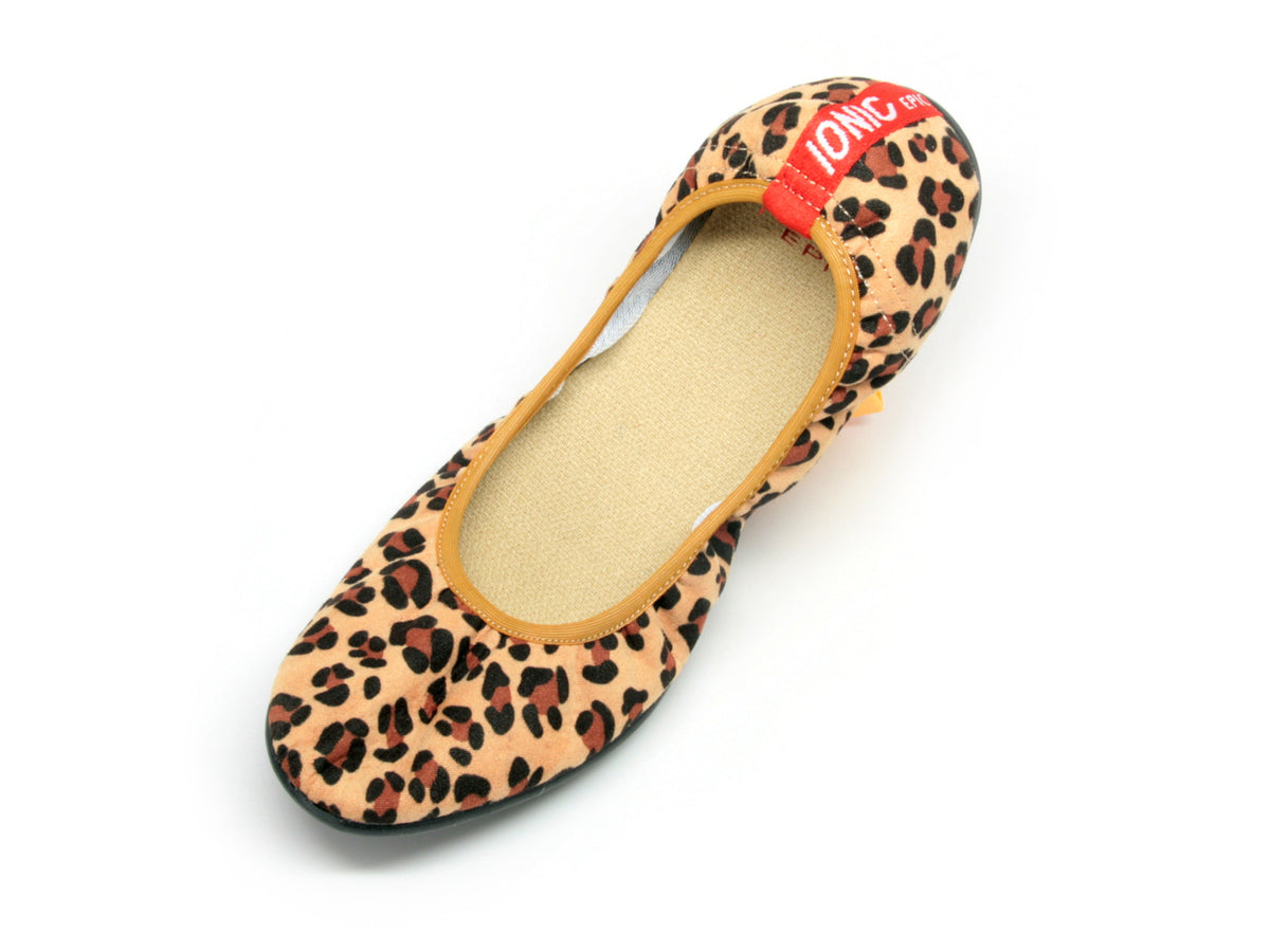 Women&#39;s Ballet in Leopard