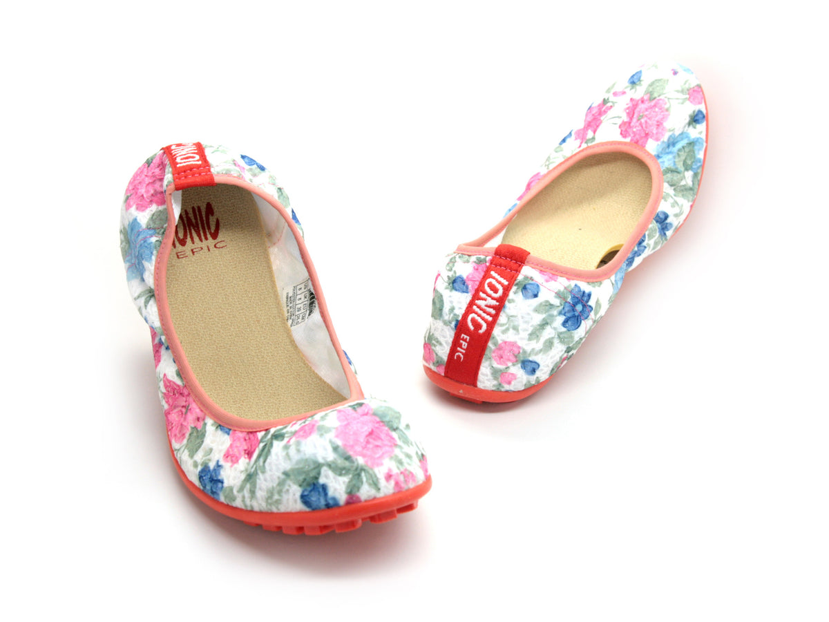 Women&#39;s Ballet in White