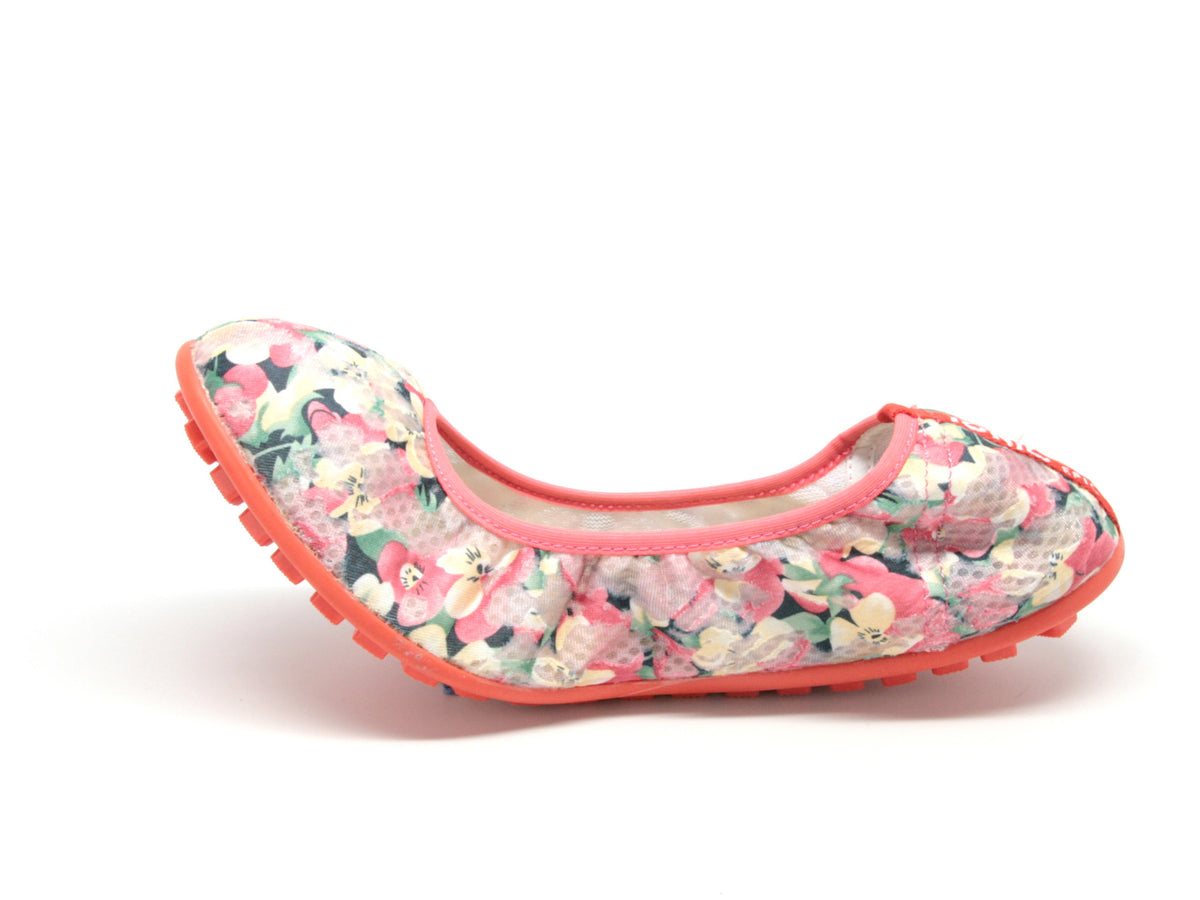 Women&#39;s Ballet in Yellow