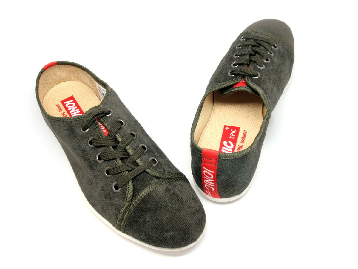 Women&#39;s Runner in Dark Green