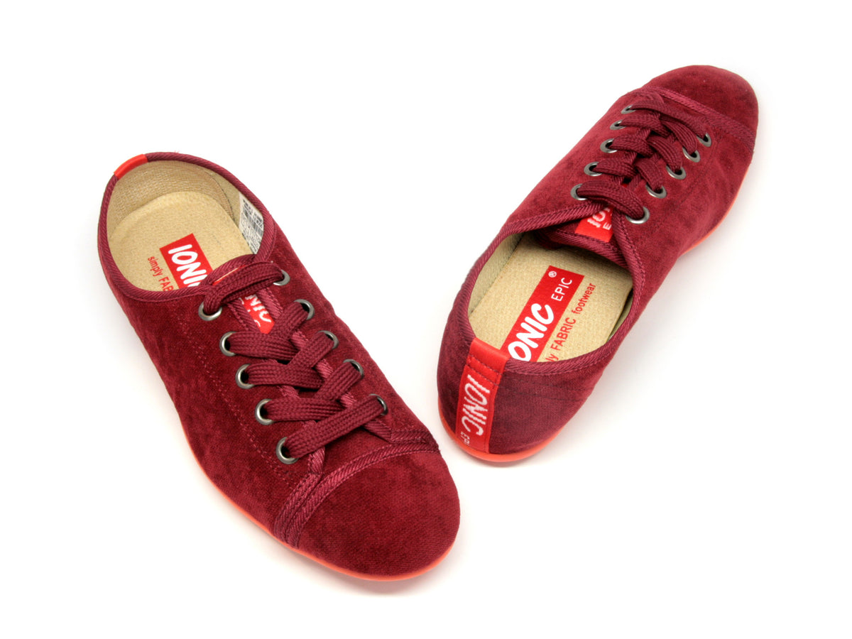 Women&#39;s Runner in Maroon