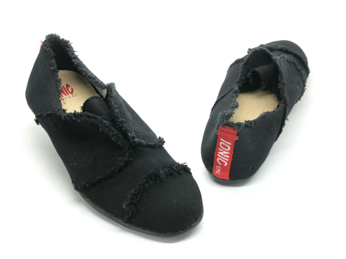 Women&#39;s Sando in Black